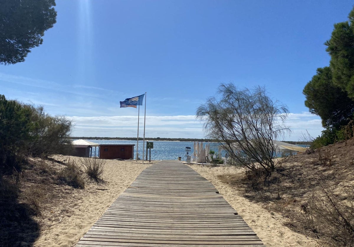 Vista del acceso a la playa de San Miguel