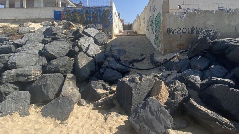 Uno de los accesos a la playa de El Portil en la zona de Punta Umbría
