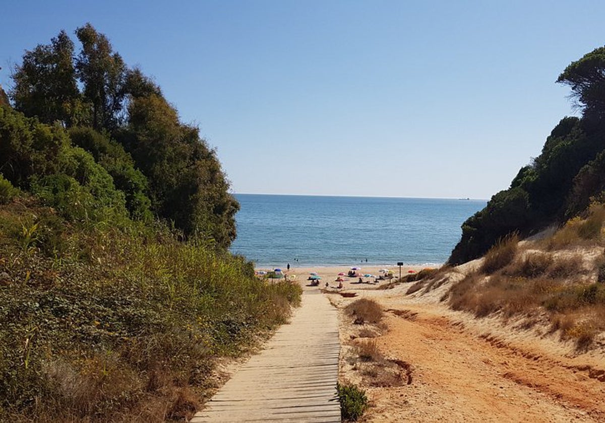 Entrada a la playa del Parador de Mazagón, en la costa de Huelva