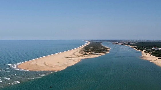 Las cinco mejores playas de Huelva para visitar en agosto: paraísos de arena dorada donde huir del turismo masivo