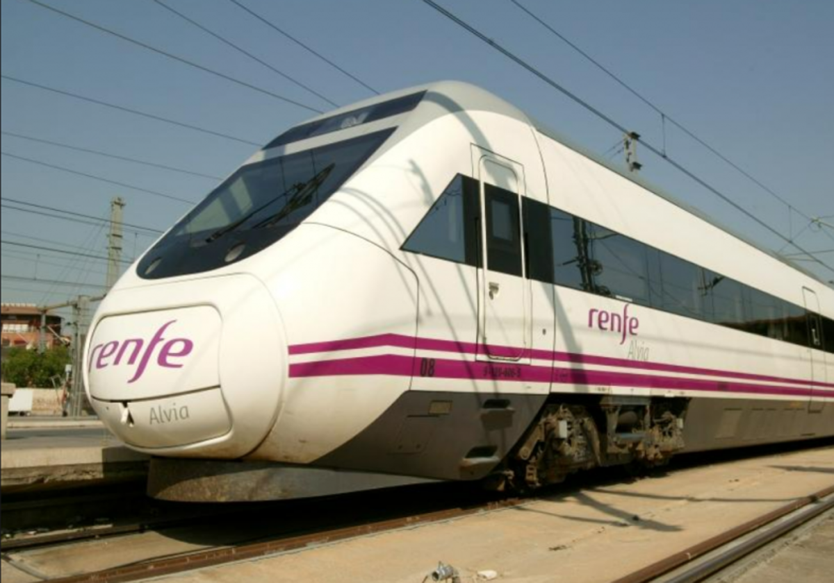 Uno de los trenes de la relación Huelva-Madrid