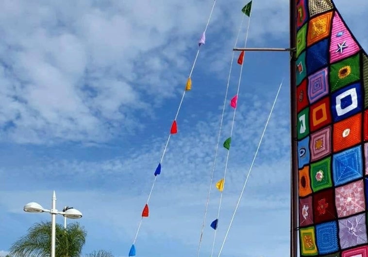 Los aros de croché en el paseo marítimo de El Rompido