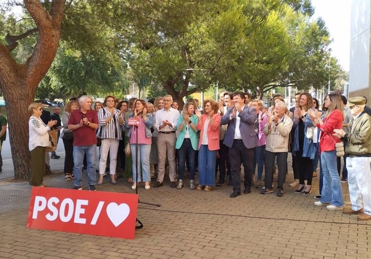 María Eugenia Limón, con otros alcaldes y candidatos del PSOE de Huelva