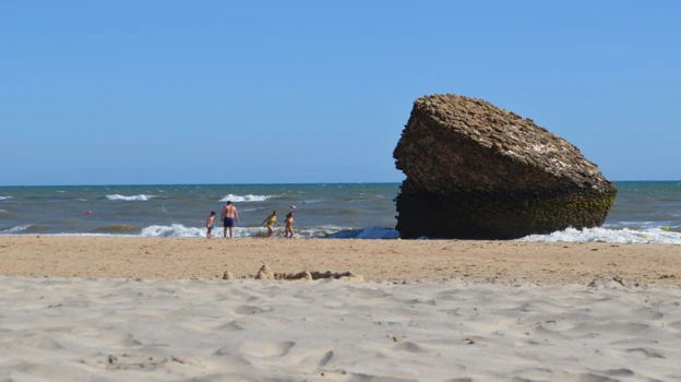 Antigua Torre de la Higuera en la playa de Matalascañas