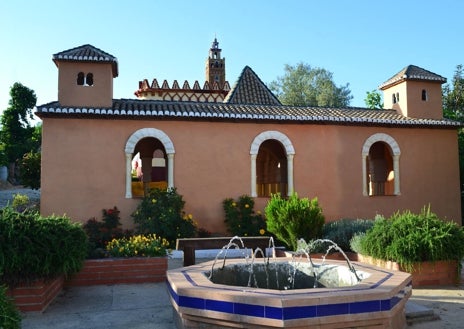 Imagen secundaria 1 - El patio de los leones de la Alhambra de Granada y la plaza de toros de la Maestranza de Sevilla también están en Villasudores