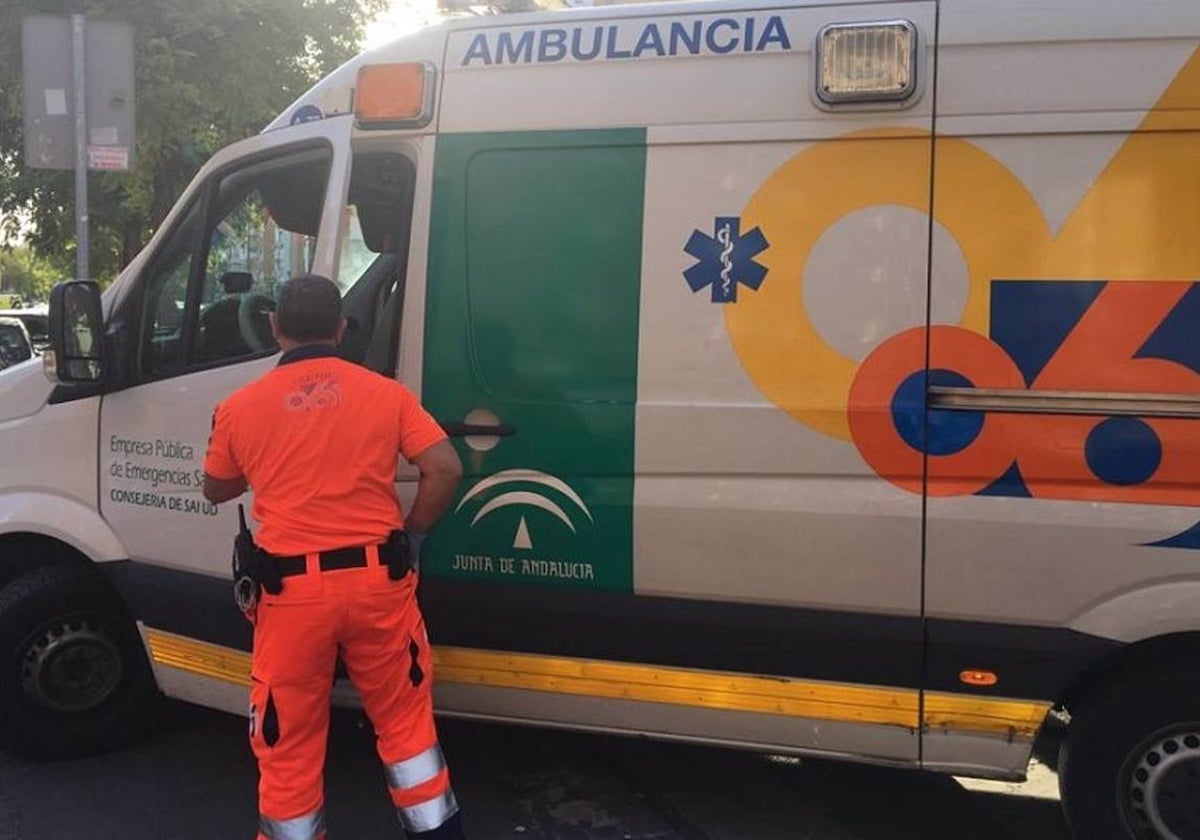 Foto de archivo de una ambulancia del 061