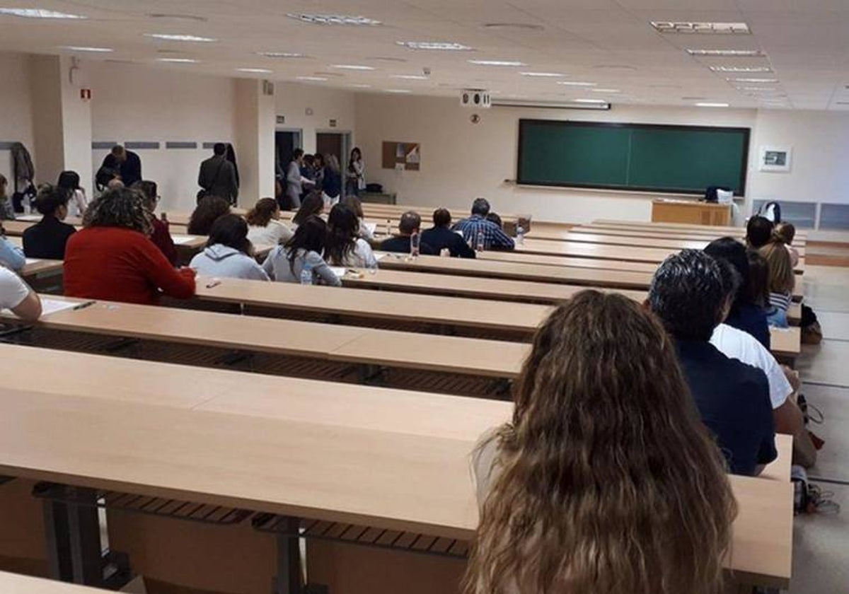 Foto de archivo de un examen de oposiciones
