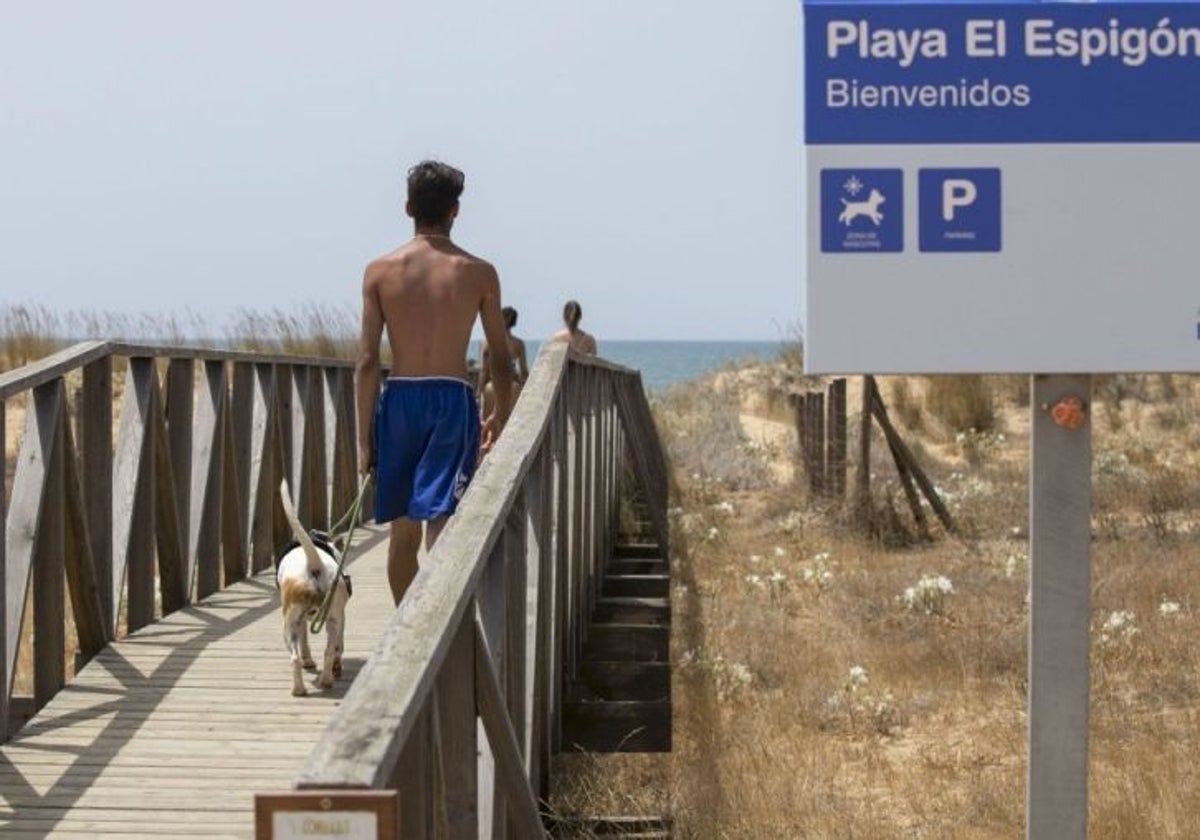 Playa del Espigón, en el término municipal de Huelva