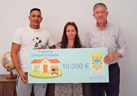 El Ayuntamiento de Palos facilita que dos jóvenes familias estrenen casa