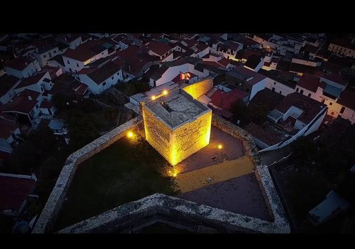 El festival se desarrolla en la torre de San Ginés, conocida como La Almena