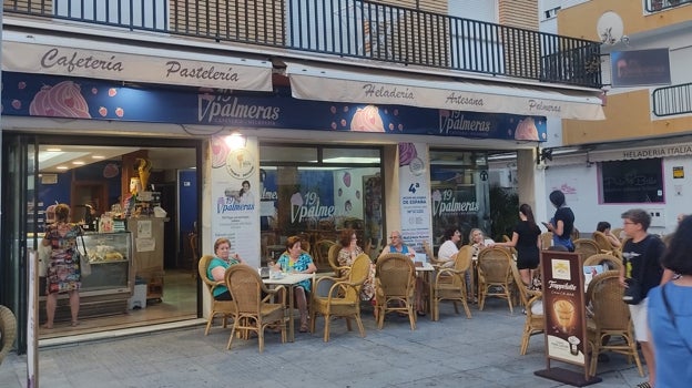 Heladería en la céntrica calle puntaumbrieña donde se celebrará 'De Punta en Blanco'