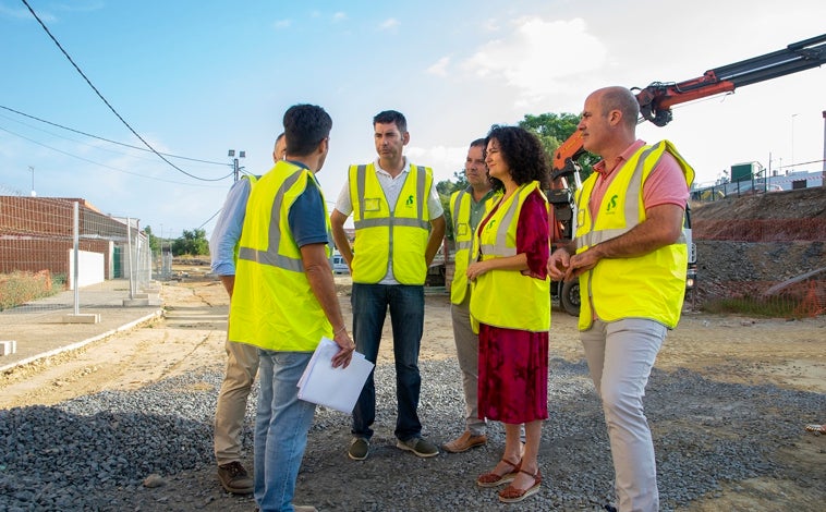 Imagen principal - Gibraleón contará con un moderno centro polivalente y un nuevo espacio escénico