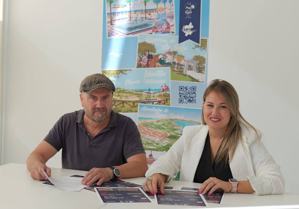 Elena Vélez y Pepe Rodríguez presentando la primera jornada de Blues en el Puerto de El Terrón