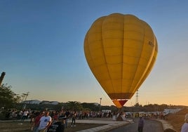 El viento obliga a suspender los viajes en globo de la Feria de San Lucas de Gibraleón