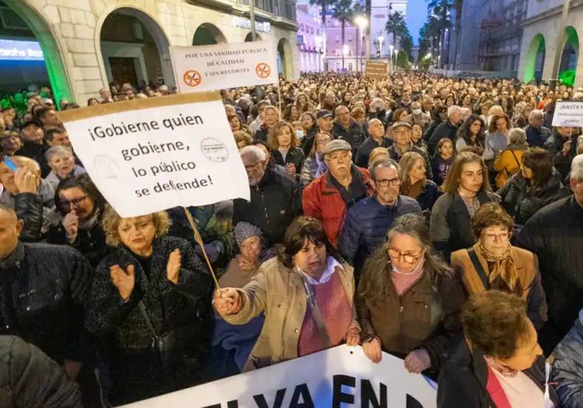 Imagen de archivo de la movilización en contra del cierre de la Unidad de Ictus de Huelva