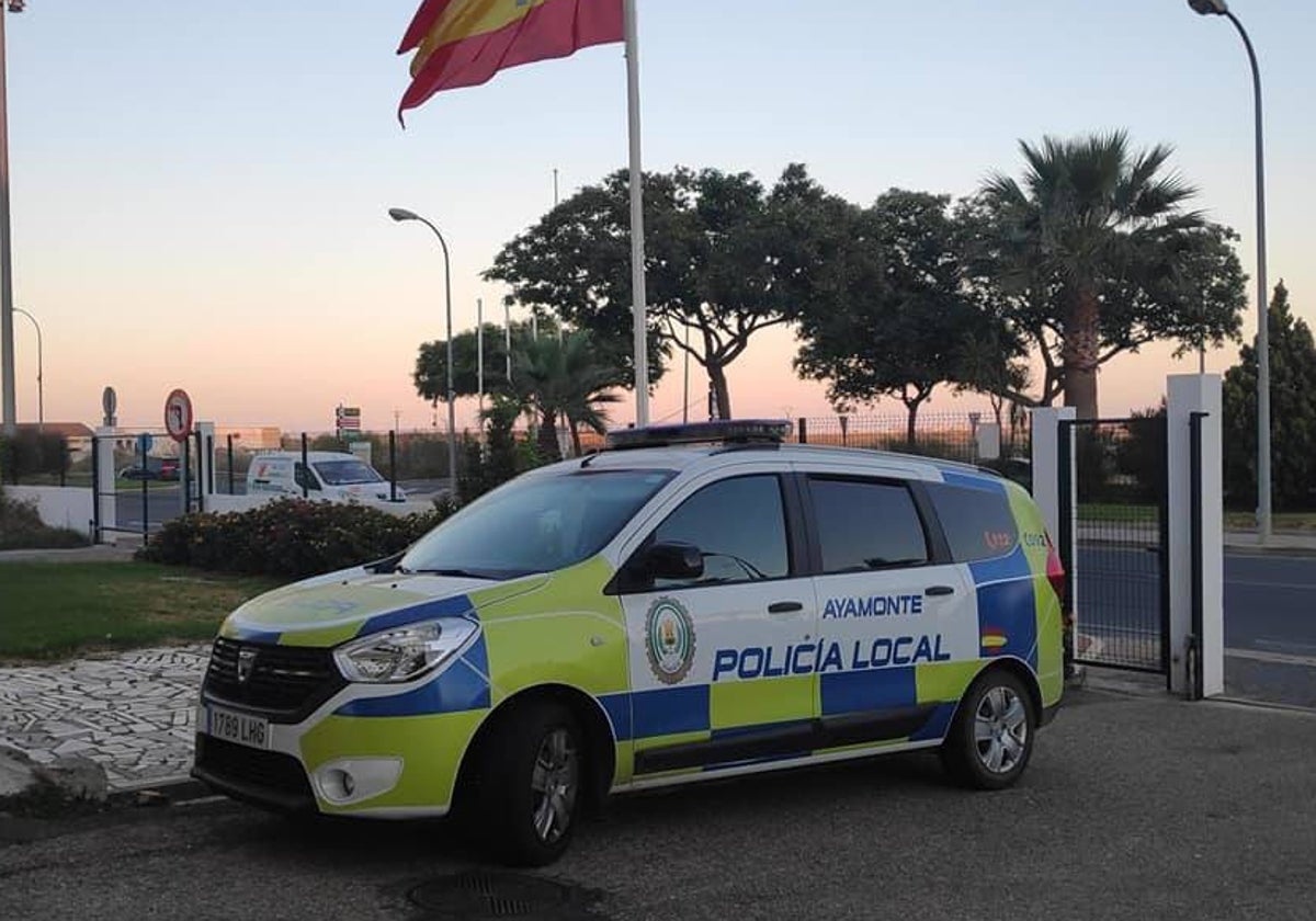 Foto de archivo de un vehículo policial en Ayamonte