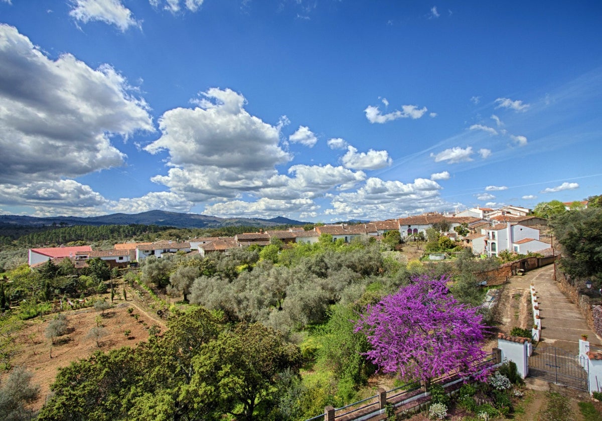 Vista panorámica de Navahermosa, aldea de Galaroza situada en la Sierra de Huelva