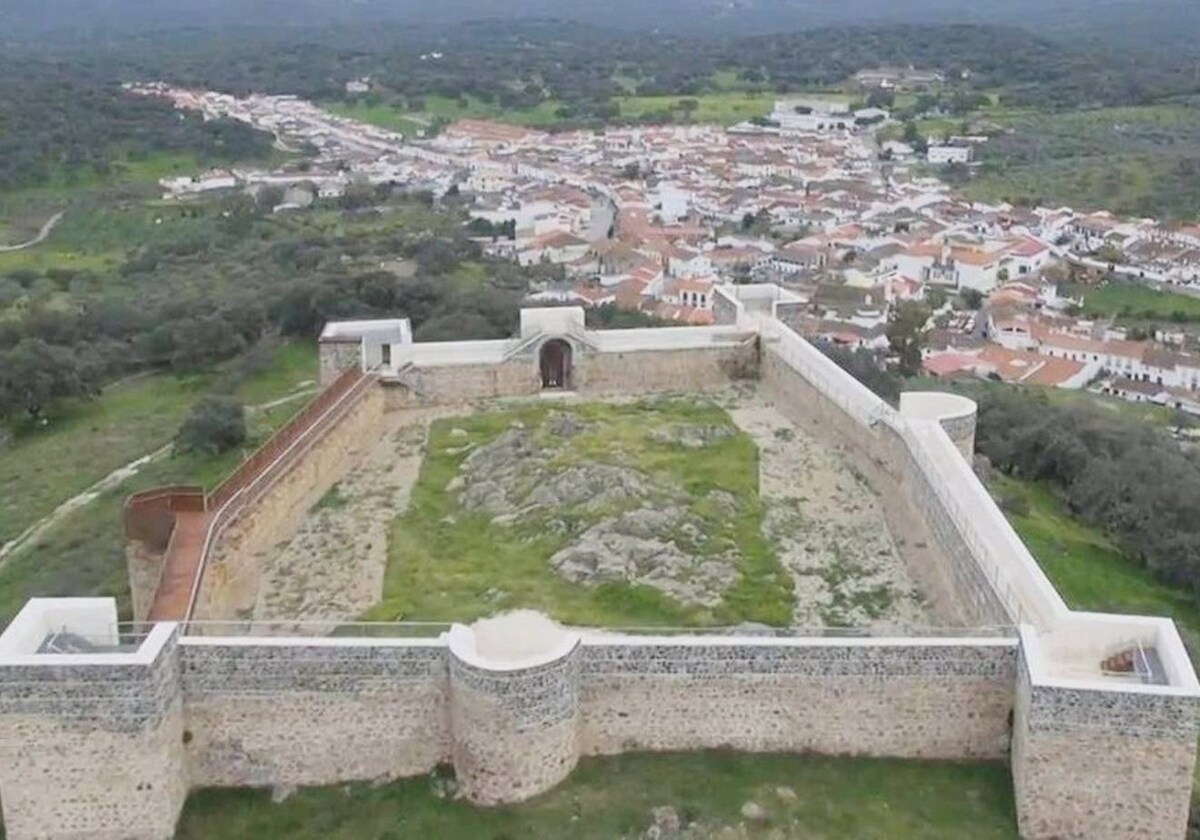 Vista del municipio de Cala desde su castillo