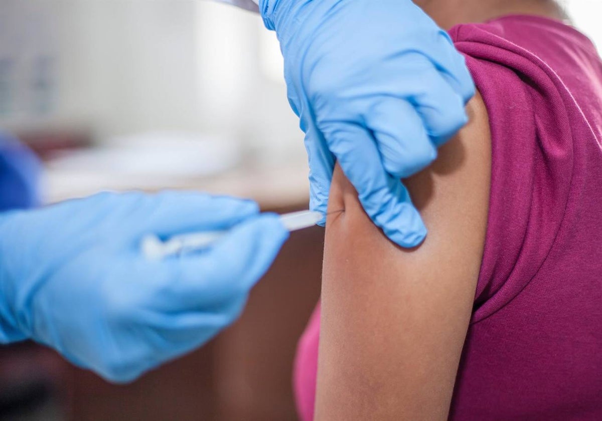 Jornadas de vacunación sin cita contra el covid y la gripe en toda Andalucía