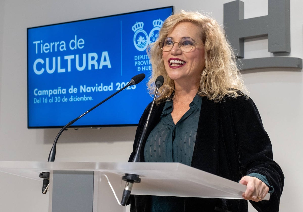 La diputada de Cultura, Gracia Baquero, presentando la programación