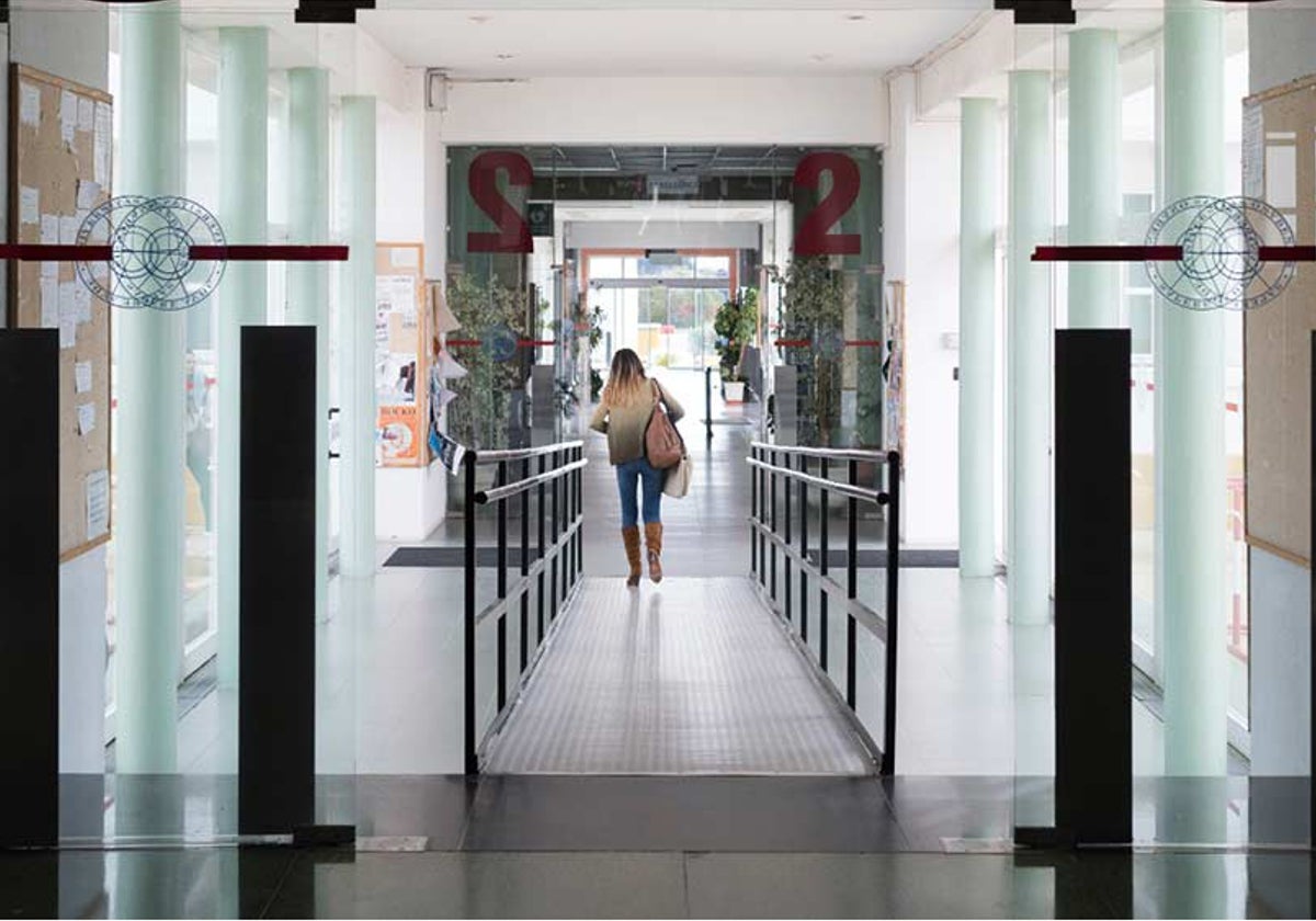 Un pasillo del campus del Carmen