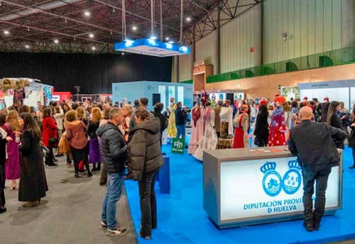 El stand de la Diputación en el salón de la moda flamenca