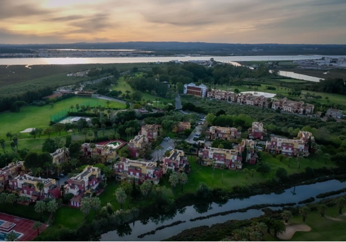 Viviendas en urbanizaciones de Isla Cristina con piscina por un precio de hasta 200.000 euros