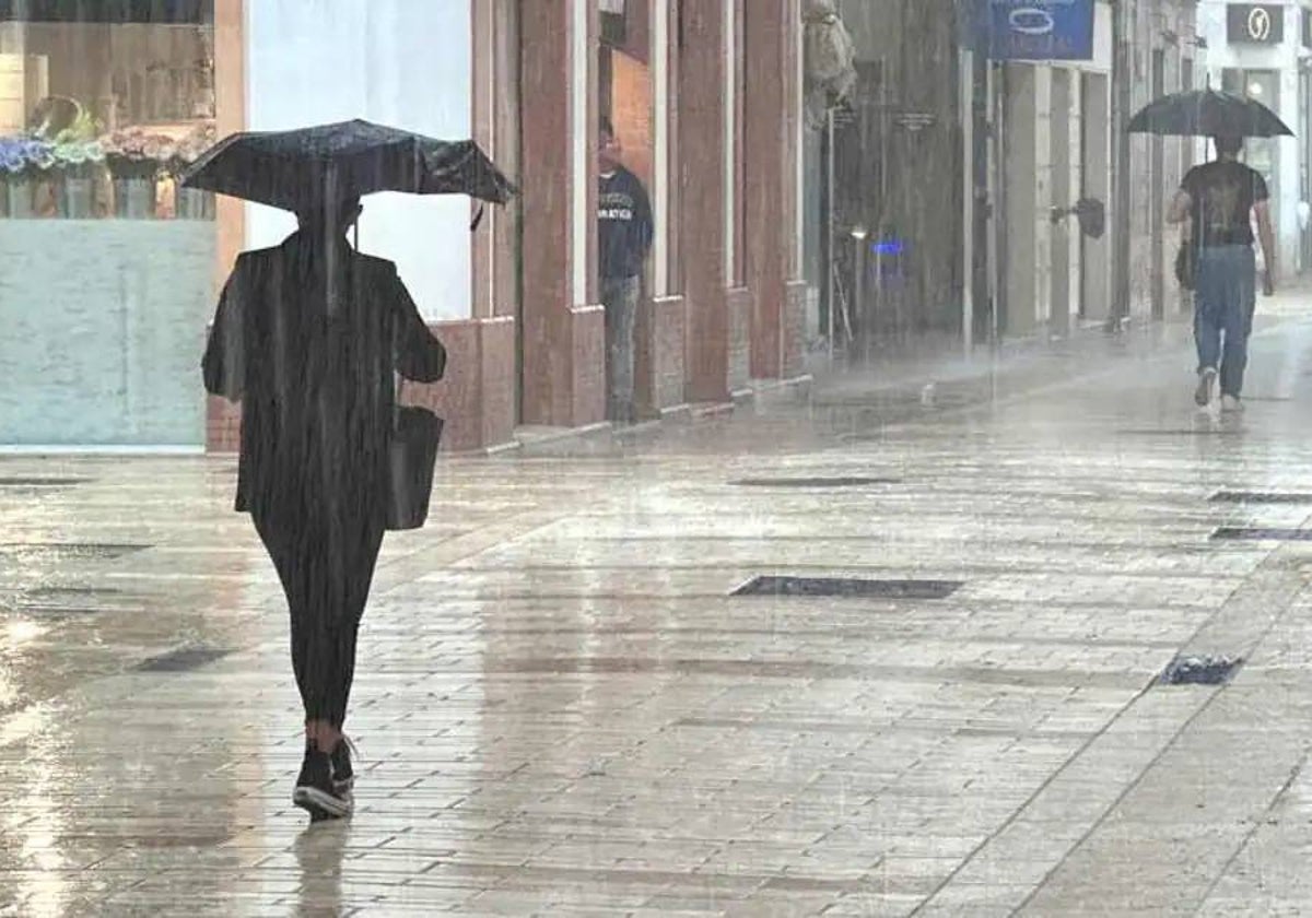 Estampa de lluvia en Huelva capital