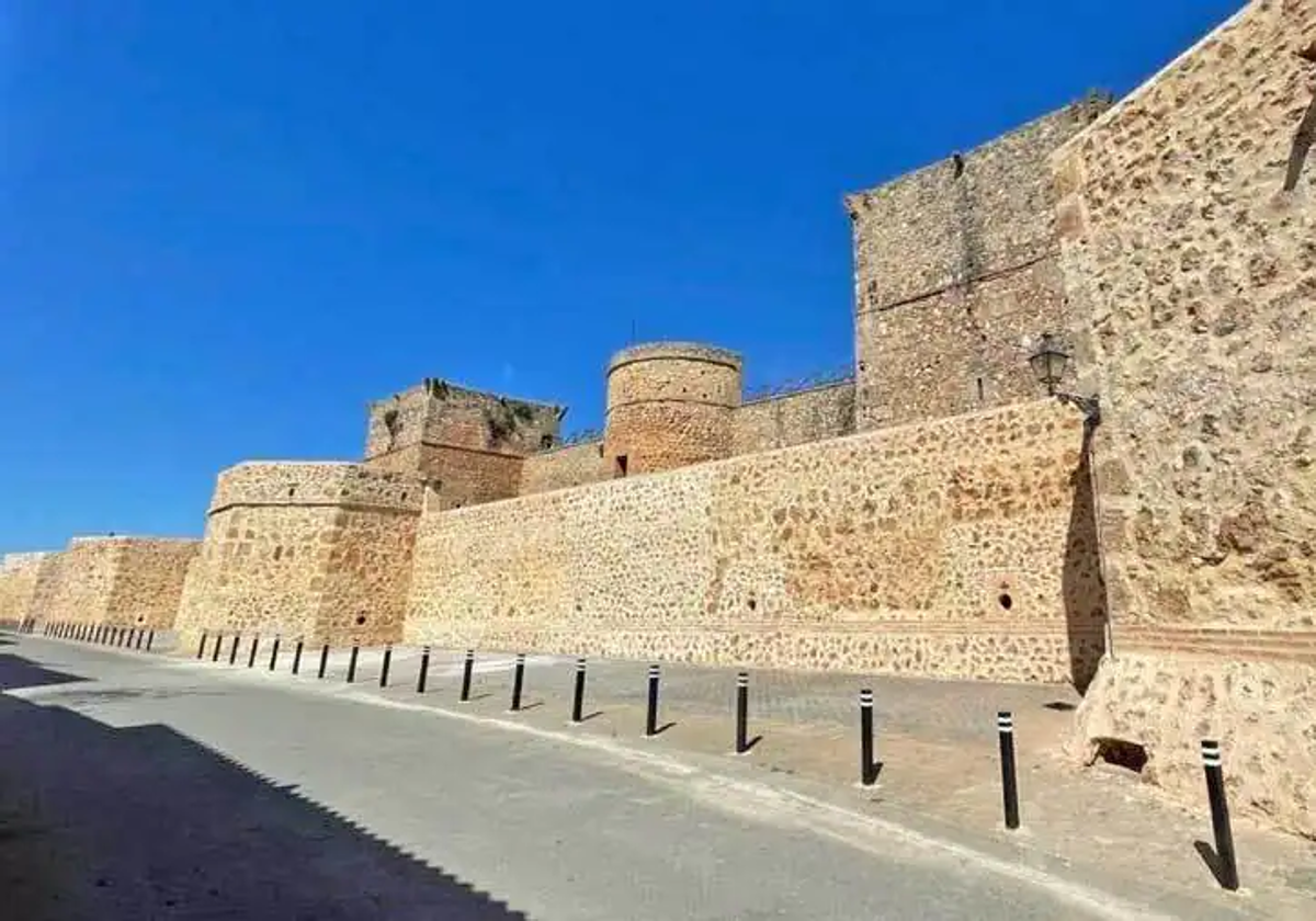 Castillo y muralla de Niebla