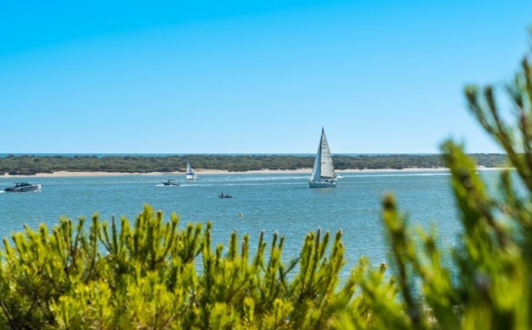 Imagen principal - Alternativas para los vecinos de El Portil: estas son las playas más cercanas