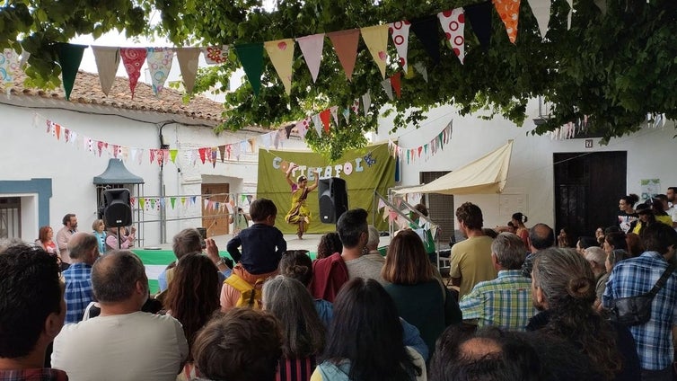 'Cortelafolk' o cómo hacer de la plaza del pueblo un mapa mundi musical