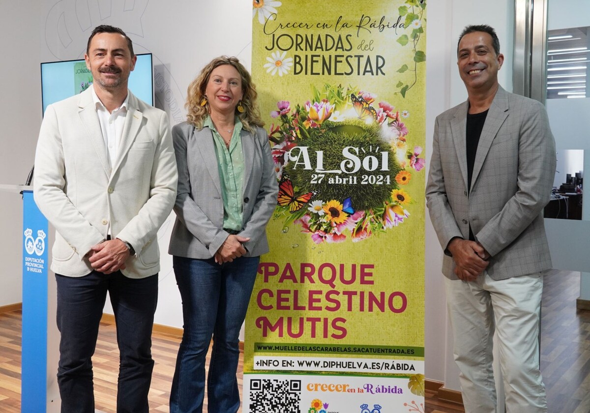 Juan Daniel Romero, Marta Martín y Agustín Medina, en la Diputación de Huelva