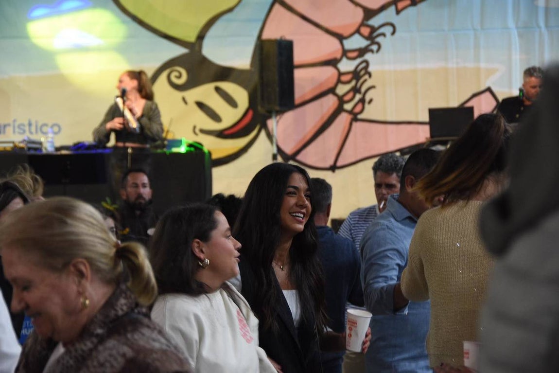 Sigue la fiesta y el ambientazo en la Feria de la Gamba de Punta Umbría. Estos son los conciertos del sábado