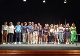 El IES Pérez Mercader celebra su 25 aniversario estrenando himno y  repartiendo reconocimientos