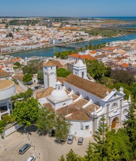 Imagen secundaria 2 - La playa do Barril y la iglesia de Santa María Do Castelo, en Tavira