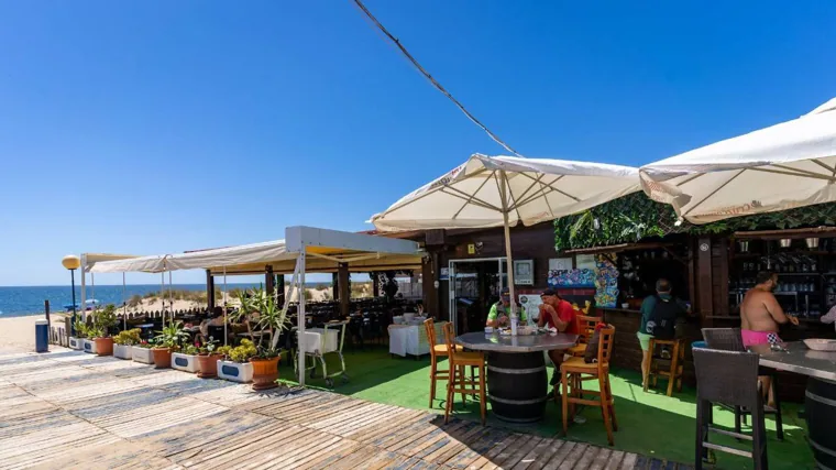 El chiringuito 'El Portugué' está ubicado en la Playa del Hoyo de Isla Cristina