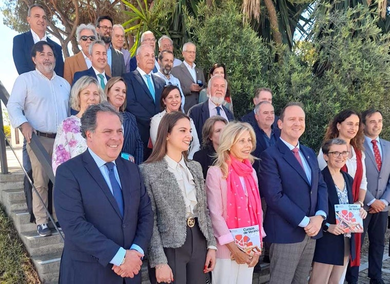 Los asistentes a la presentación de los cursos de verano