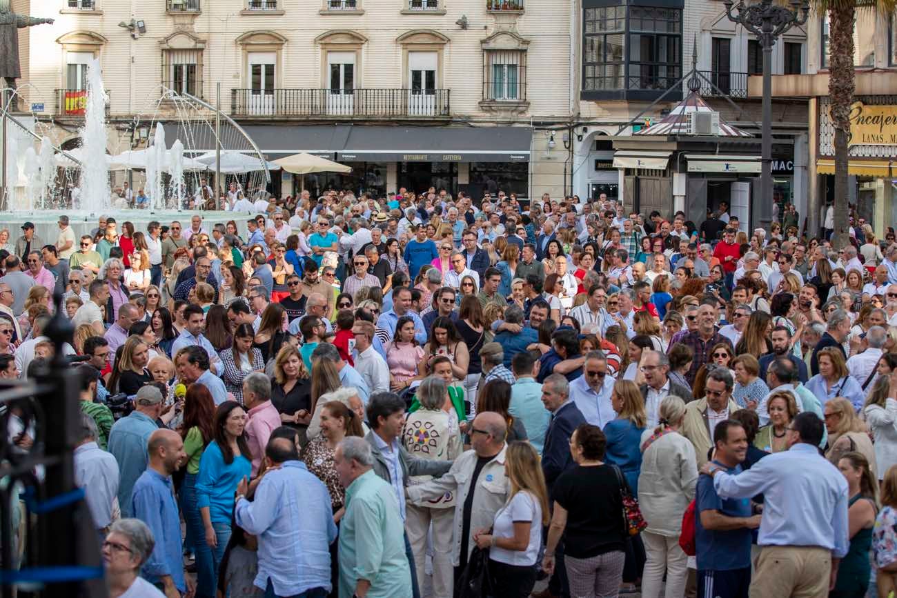 La concentración por el AVE a Huelva, en imágenes