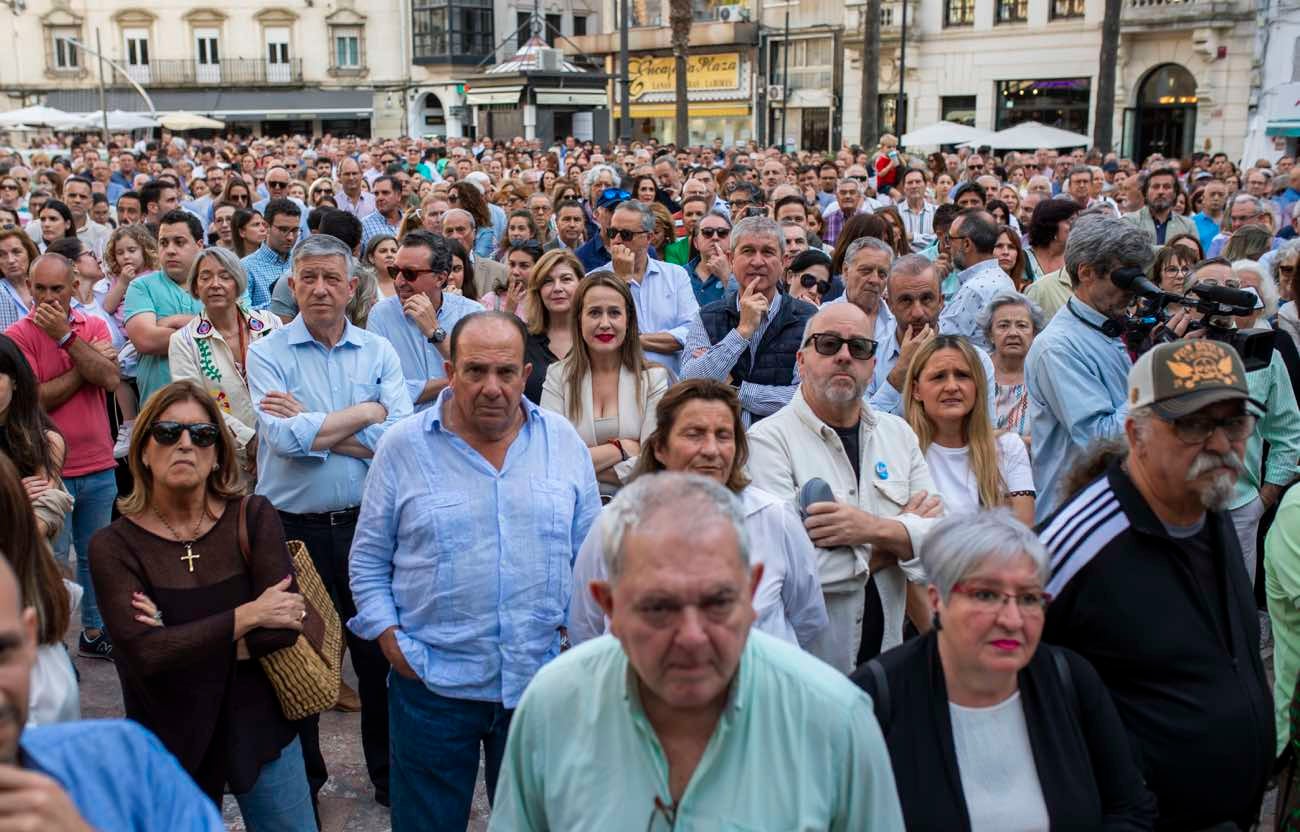 La concentración por el AVE a Huelva, en imágenes