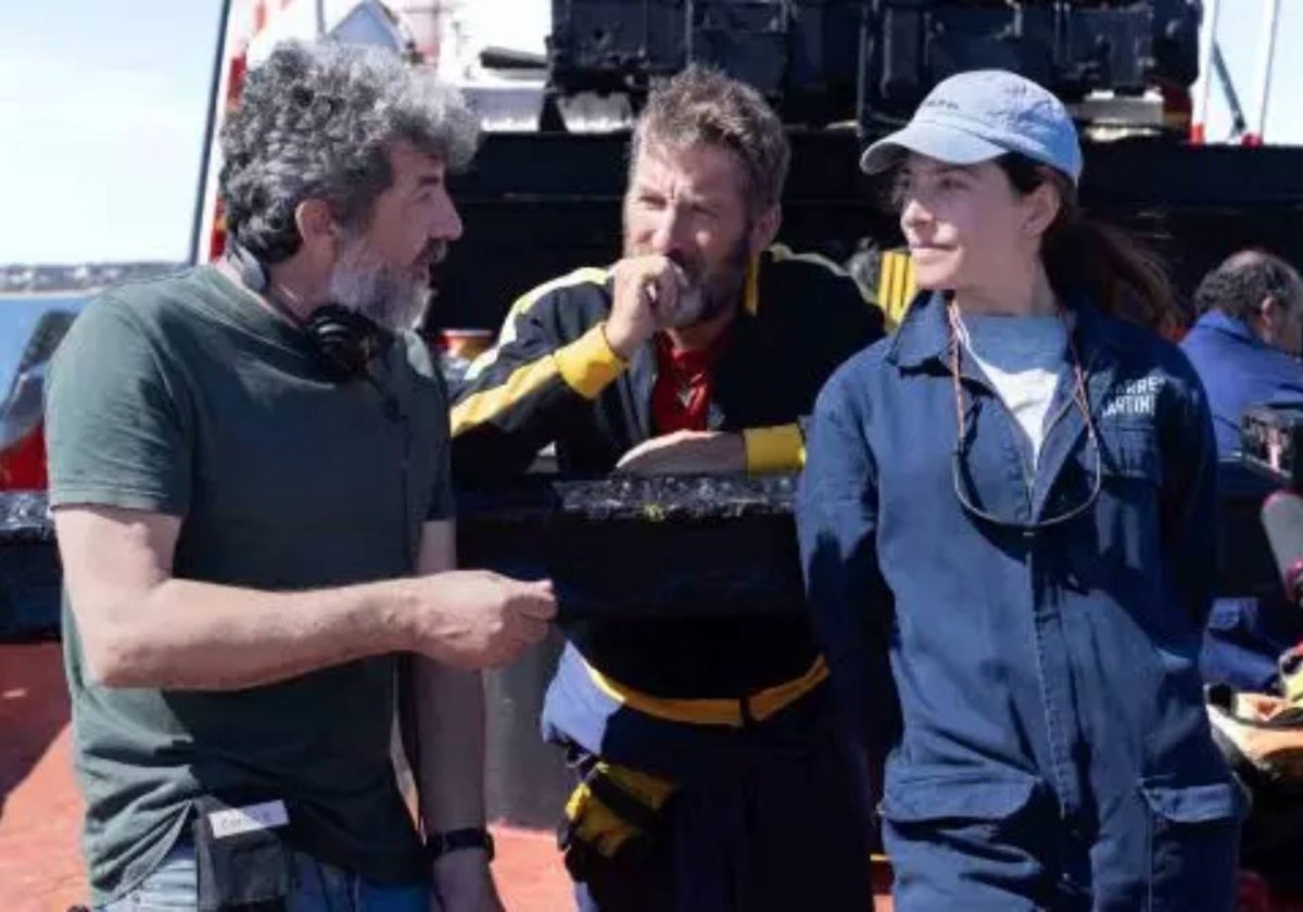 El director Alberto Rodríguez, con Antonio de la Torres y Bárbara Lennie