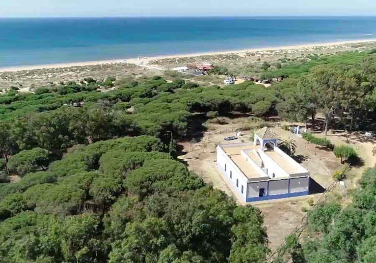 La Casita Azul, entre pinares, a escasos metros de la playa