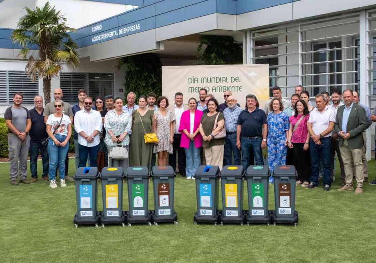Entrega de los contenedores por parte de la Diputación