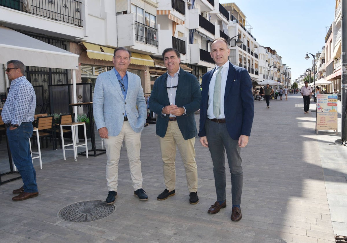 El alcalde de Punta Umbría ha supervisado las obras de la calle Ancha, que ya están terminadas