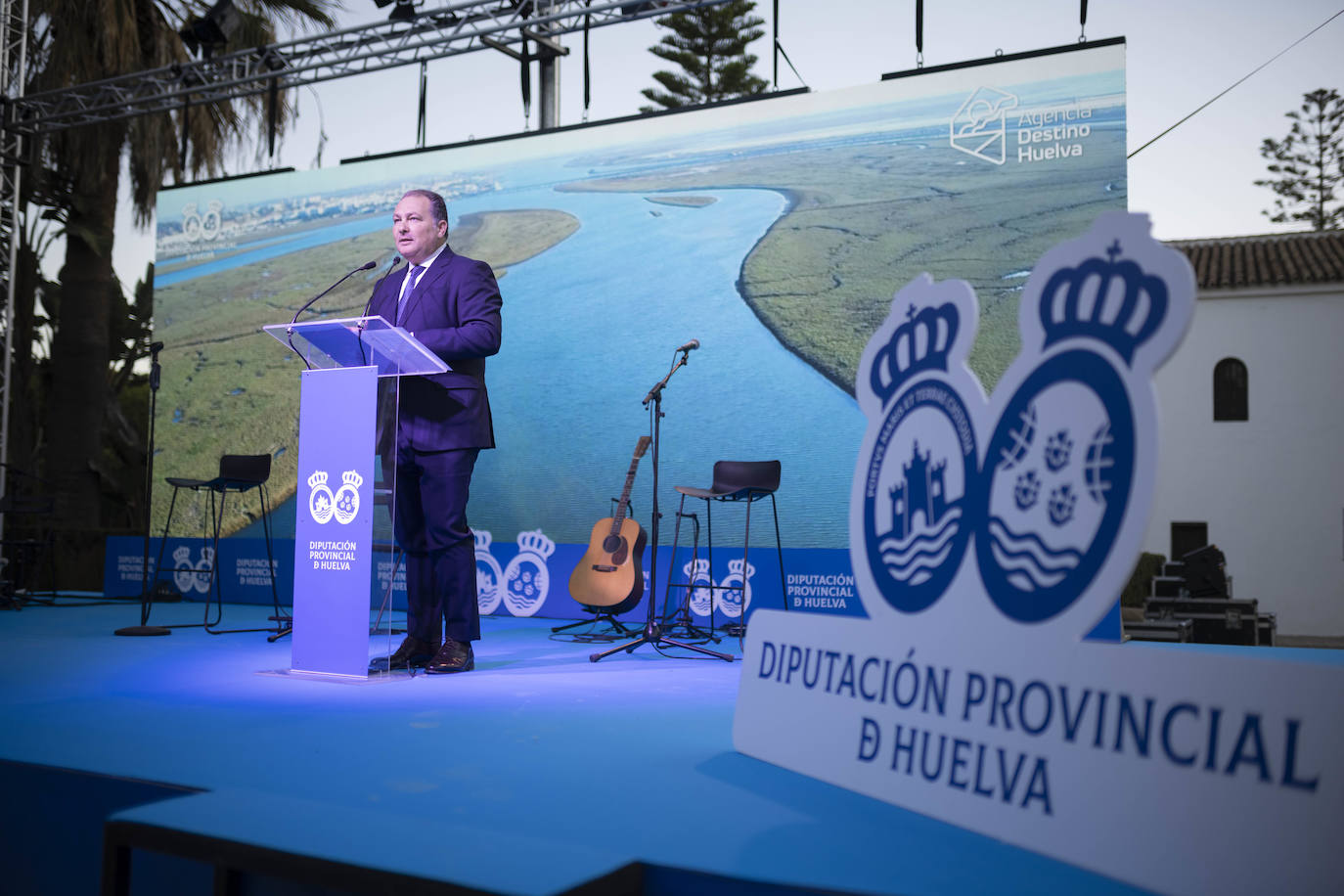 Manuel Carrasco abandera el Destino Huelva: la presentación, en imágenes