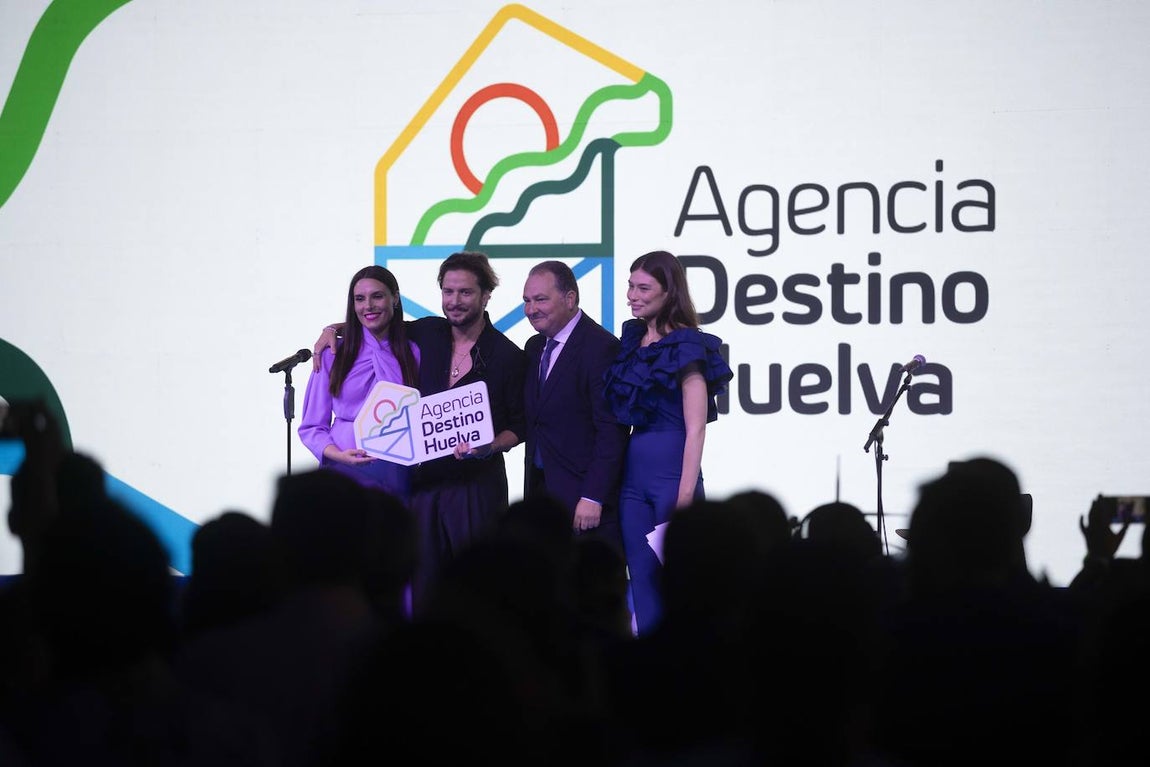 Manuel Carrasco abandera el Destino Huelva: la presentación, en imágenes