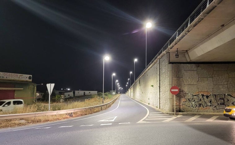 Imagen principal - Reponen el alumbrado en la intersección de las vías de acceso a San Juan del Puerto