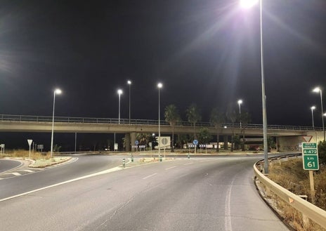 Imagen secundaria 1 - Reponen el alumbrado en la intersección de las vías de acceso a San Juan del Puerto