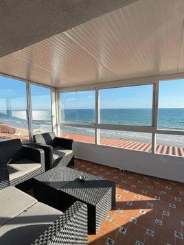 El piso dúplex con vistas al mar para seis personas en Matalascañas que se pueden alquilar por menos de 80 euros el día