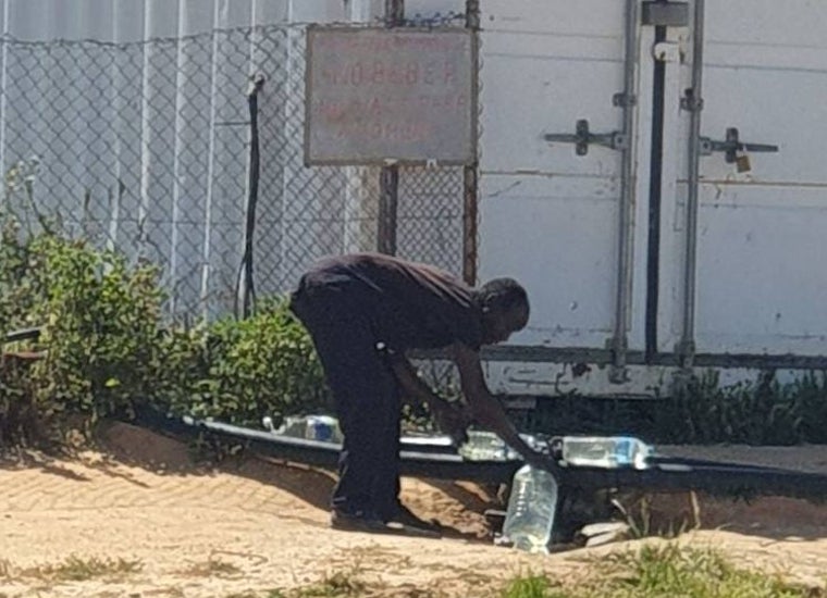 En los asentamientos de chabolas viven entre dos y tres mil personas migrantes que trabajan en los frutos rojos