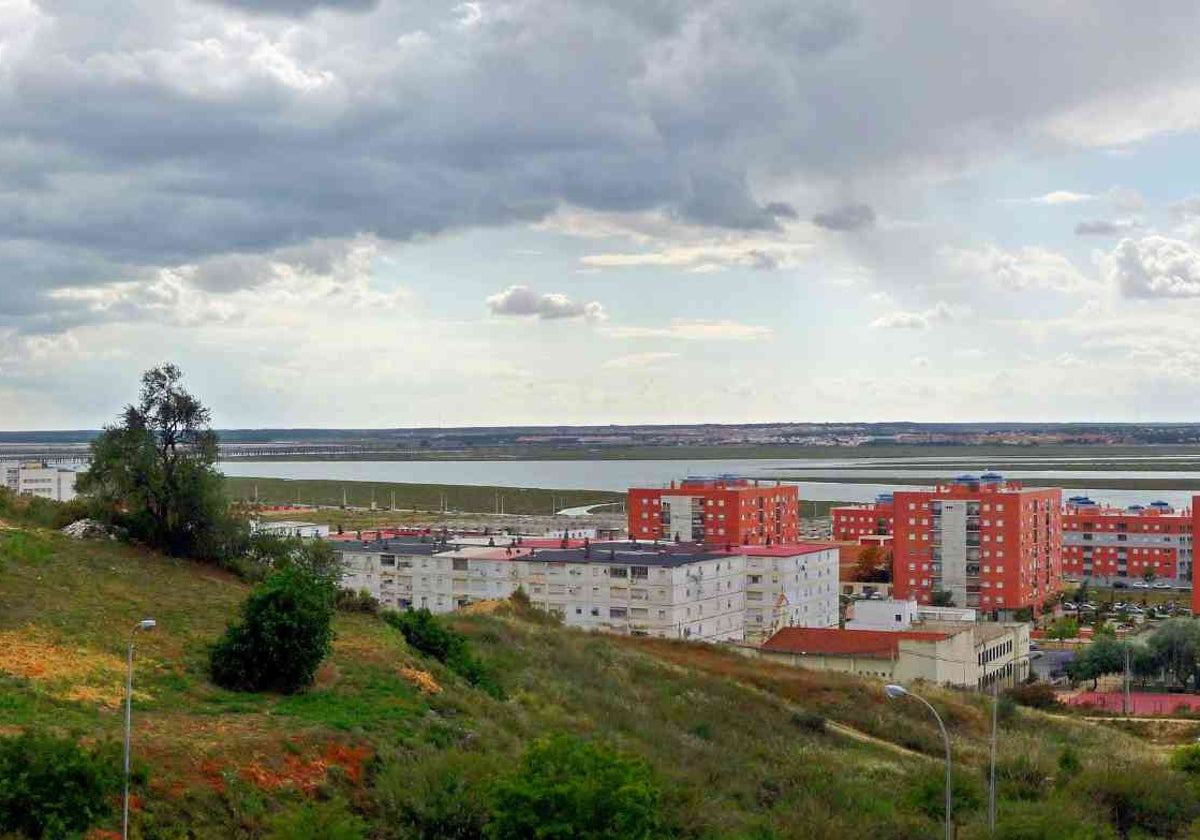 Nubes sobre la capital onubense